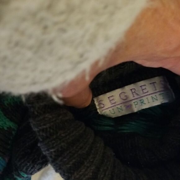 SWEATER!!!! LIKE NEW!!! GORGEOUS!!! PURCHASED IN UPSCALE BOUTIQUE IN ASPEN!!! - Picture 10 of 14